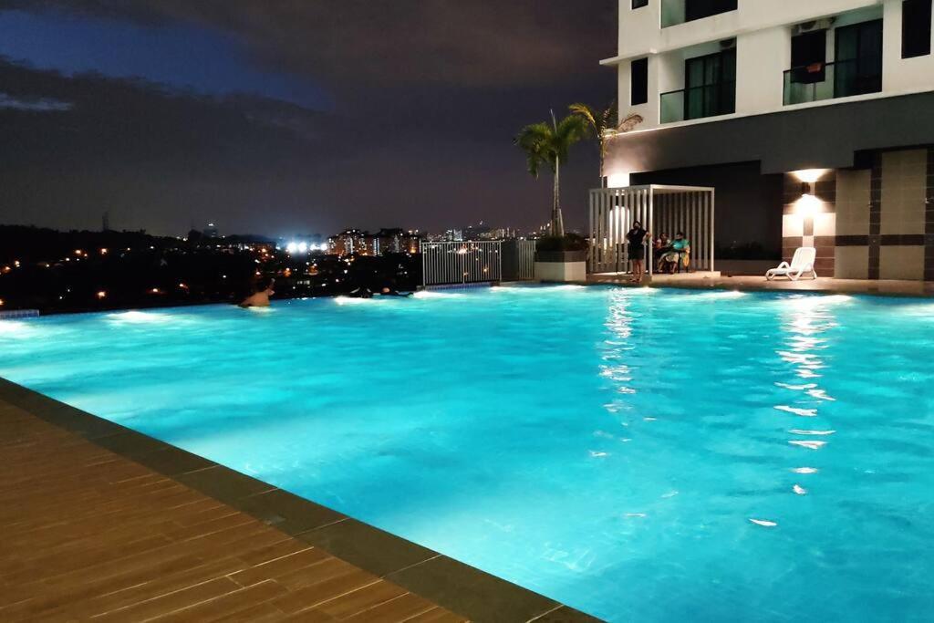 Hidayah Homestay Near Ukm And Ktm Station With High Speed Wifi - Pool & River View Бангі Екстер'єр фото