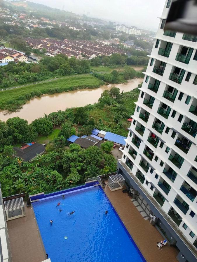 Hidayah Homestay Near Ukm And Ktm Station With High Speed Wifi - Pool & River View Бангі Екстер'єр фото