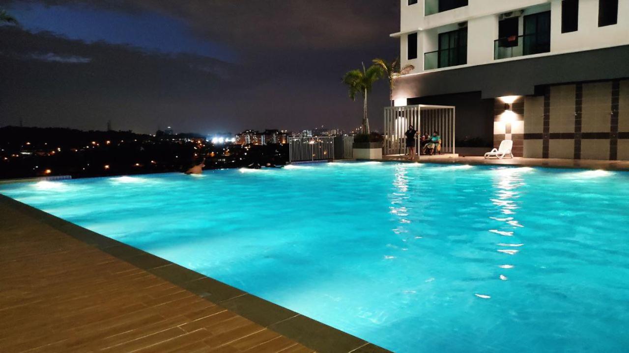 Hidayah Homestay Near Ukm And Ktm Station With High Speed Wifi - Pool & River View Бангі Екстер'єр фото