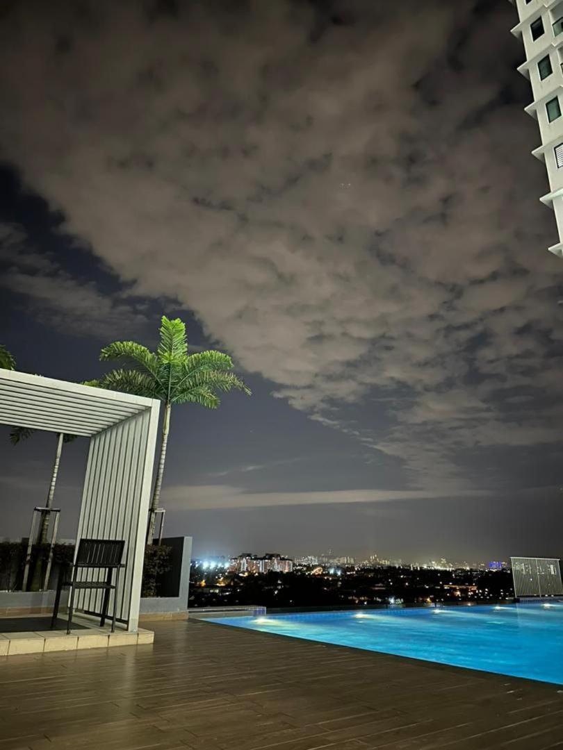 Hidayah Homestay Near Ukm And Ktm Station With High Speed Wifi - Pool & River View Бангі Екстер'єр фото